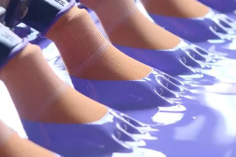 Aplicação de luvas de látex